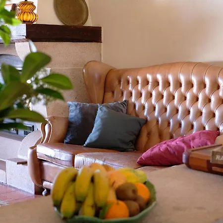 Amendoeirashouse-sustainableliving Bed & Breakfast