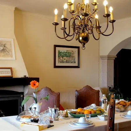 Amendoeirashouse-sustainableliving Bed & Breakfast