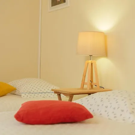 Amendoeirashouse-sustainableliving Bed & Breakfast *