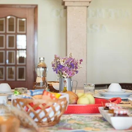 Amendoeirashouse-sustainableliving Bed & Breakfast