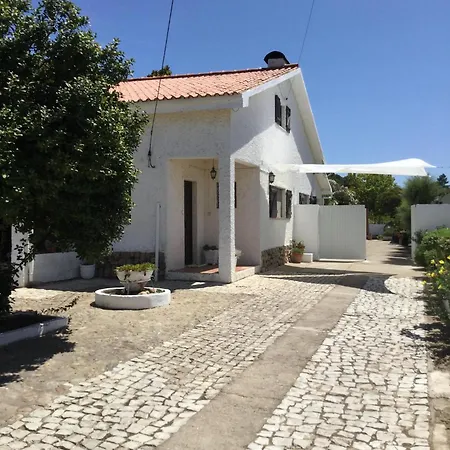 Amendoeirashouse-sustainableliving Bed & Breakfast 4*