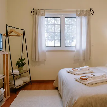 Amendoeirashouse-sustainableliving Bed & Breakfast